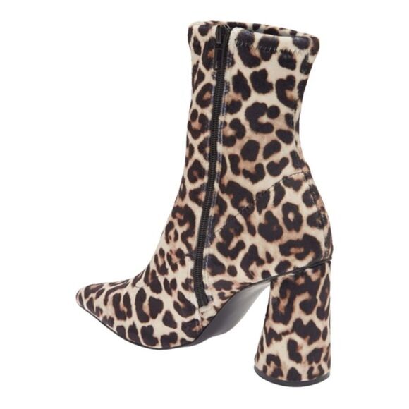Steve Madden Valyant pointed toe bootie in leopard velvet size 7.5 NWB. - Picture 2 of 6